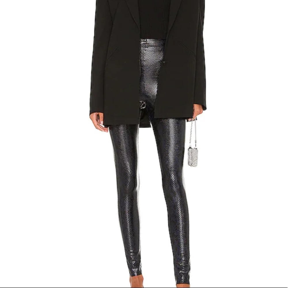 Commando - Faux Leather Animal Legging in Navy Snake
